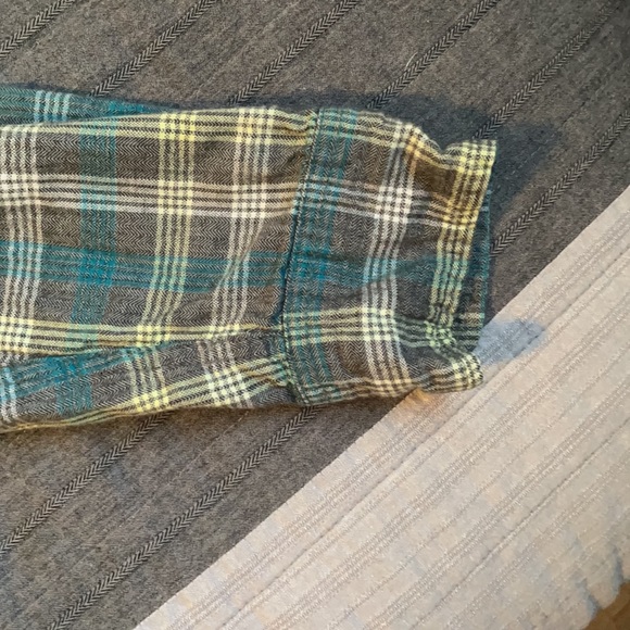 Grey and Green Hollister Flannel - Picture 3 of 5